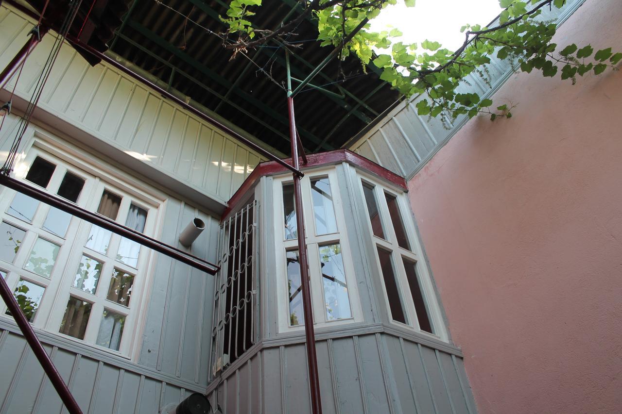 Hostel Old City Sololaki Tbilisi Exteriör bild